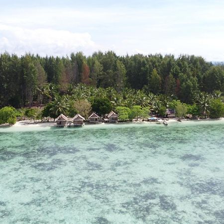 Coco Huts Guest House Waisai Exterior photo