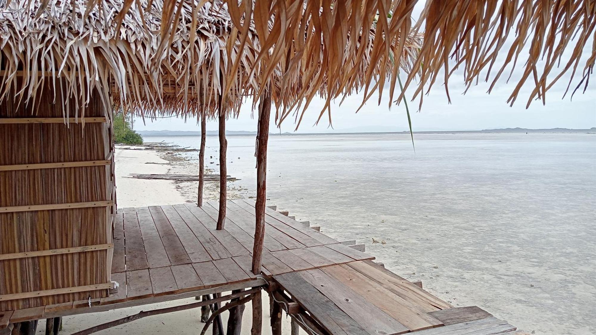 Coco Huts Guest House Waisai Exterior photo